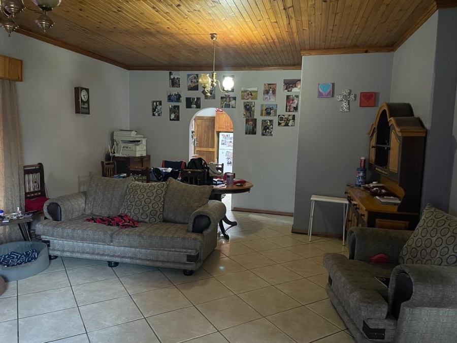 5 Bedroom Property for Sale in Oos Einde North West